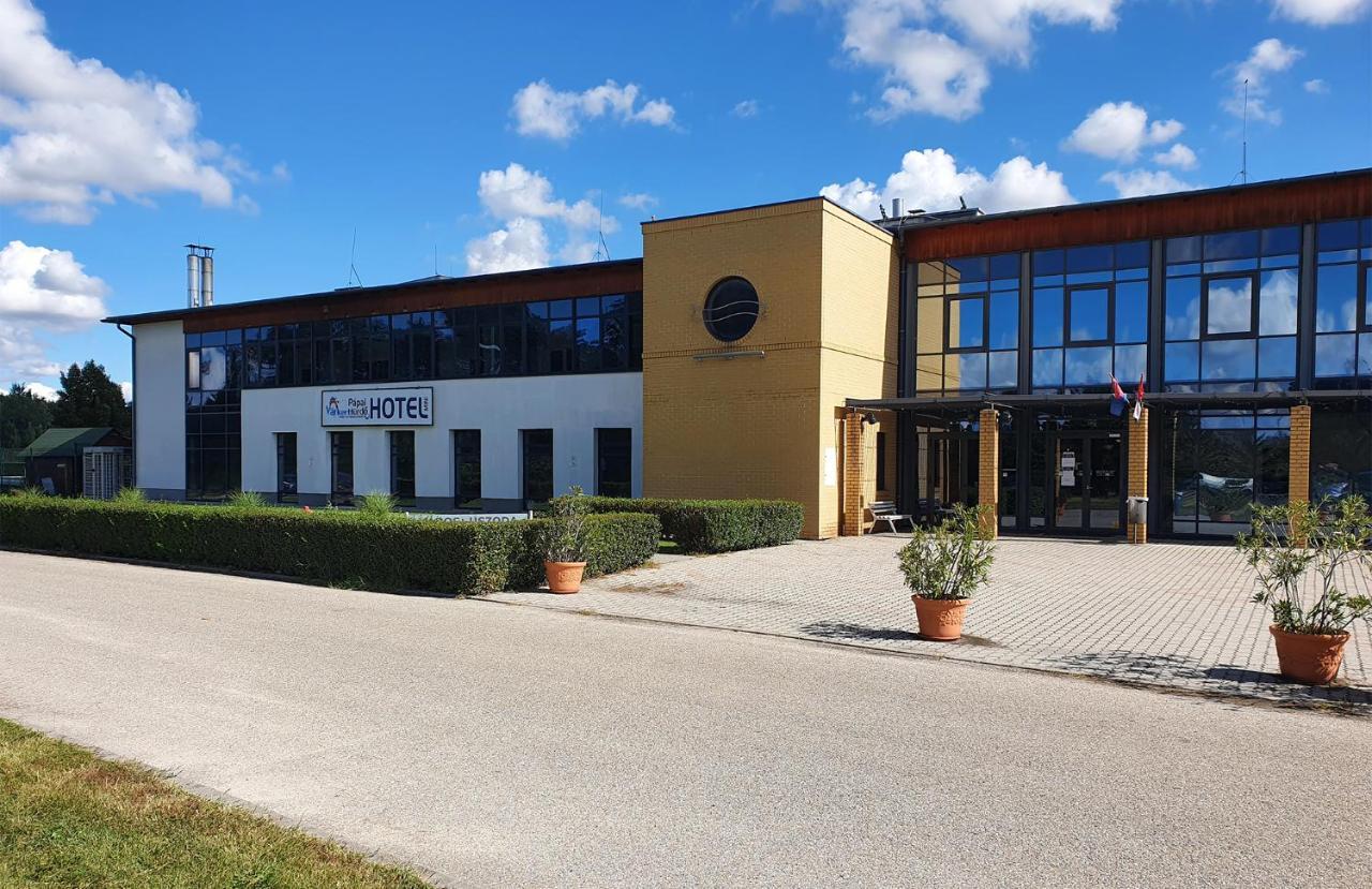 Minihotel Pápa Екстериор снимка